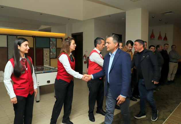BAŞKAN ADAYI NİYAZİ NEFİ KARA TURİZM ÇALIŞANLARINI ZİYARET ETTİ