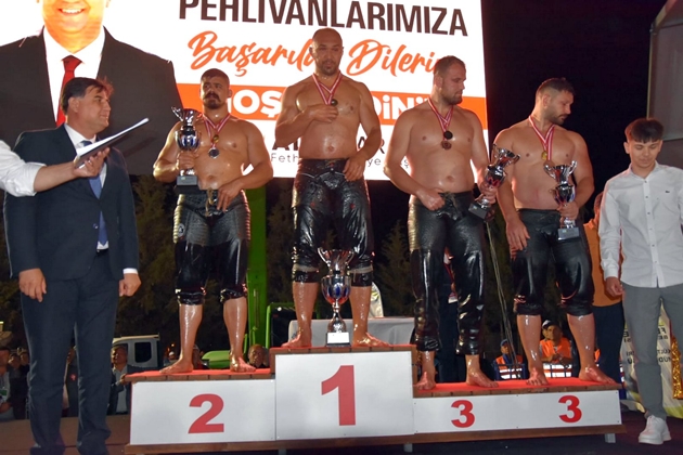 FETHİYE’DE BAŞPEHLİVAN ALİ GÜRBÜZ OLDU