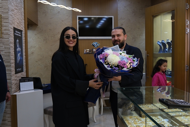 Akköylüler Kuyumculuk'un 50. Yıl Galasında Sanat ve Ticaret Buluştu: Elif Buse Doğan Sahne Aldı