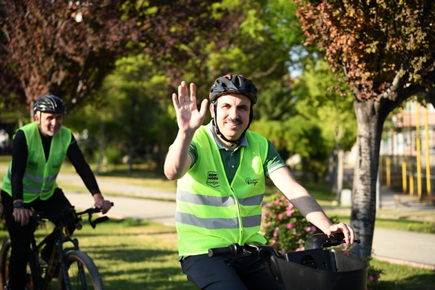 BAŞKAN ALTAY DÜNYA BİSİKLET GÜNÜ’NDE BİSİKLETSEVERLERLE PEDAL ÇEVİRDİ
