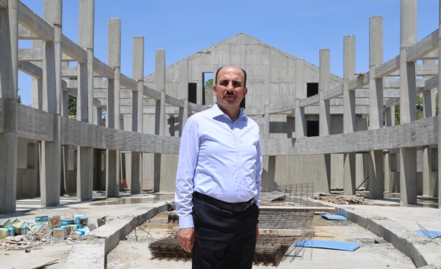 BAŞKAN ALTAY: “ÇEVREYE SAYGILI, DİJİTAL ALTYAPISI YÜKSEK TÜRKİYE’NİN EN GÜZEL KÜTÜPHANELERİNDEN BİRİNİ YAPIYORUZ”