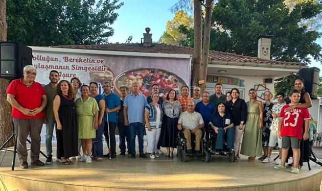 Aşurenin bereketi Muratpaşa’da paylaşıldı