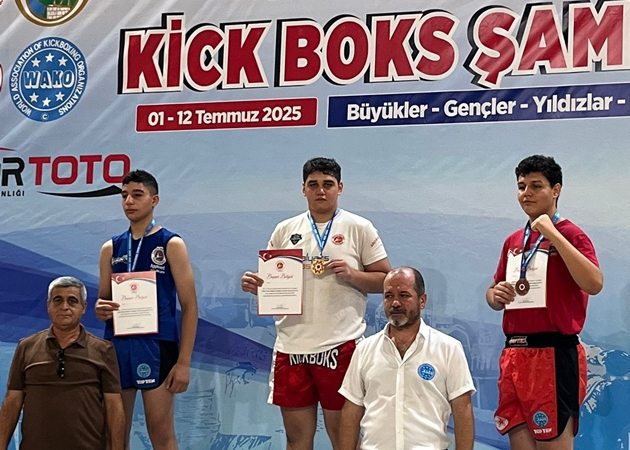 Meram Belediyespor’dan kick boks’ta gururlandıran bir başarı daha; SALİH YİĞİTHAN TALAY TÜRKİYE ŞAMPİYONU!