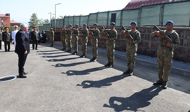 Millî Savunma Bakanı Yaşar Güler, Ahlat Komando Tabur Komutanlığında İnceleme ve Denetlemelerde Bulundu