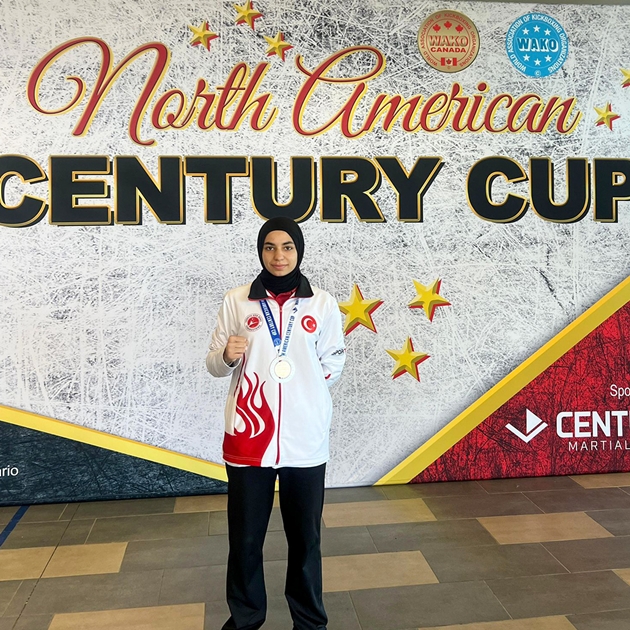 MERAMLI AYŞE EBRAR KANADA’DAN GÜMÜŞ MADALYA İLE DÖNDÜ