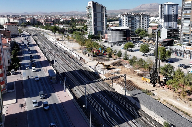 BAŞKAN ALTAY: “BANLİYÖ HATTIYLA DAHA HIZLI, GÜVENLİ VE KONFORLU BİR ULAŞIM İMKANINA KAVUŞACAĞIZ”