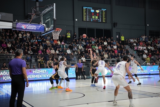 BÜYÜKŞEHİR, ZİRVE YARIŞINDA “BURADAYIM” DEDİ