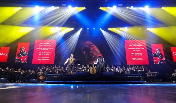 Selçuklu’da Unutulmaz Gece “KAYAHAN ŞARKILARI KONSERİ” İLK DEFA SANATSEVERLERLE BULUŞTU