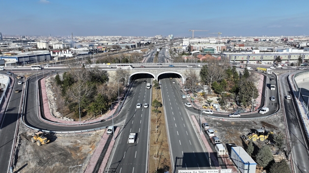 ŞERİT SAYISI İKİ KATINA ÇIKARILAN MARANGOZLAR KÖPRÜLÜ KAVŞAĞI İLE TRAFİK DAHA GÜVENLİ VE DAHA AKICI HALE GELMİŞTİR