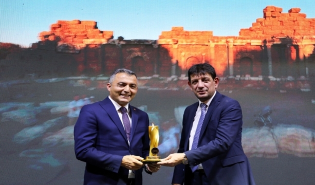 MANAVGAT BELEDİYE BAŞKANI DR. NİYAZİ NEFİ KARA’YA “SÜRDÜRÜLEBİLİR ÇEVRE” ÖDÜLÜ