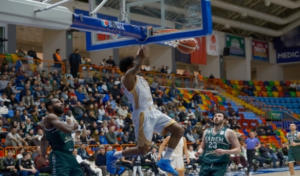 BÜYÜKŞEHİR TARAFTARI ÖNÜNDE FARKA KOŞTU